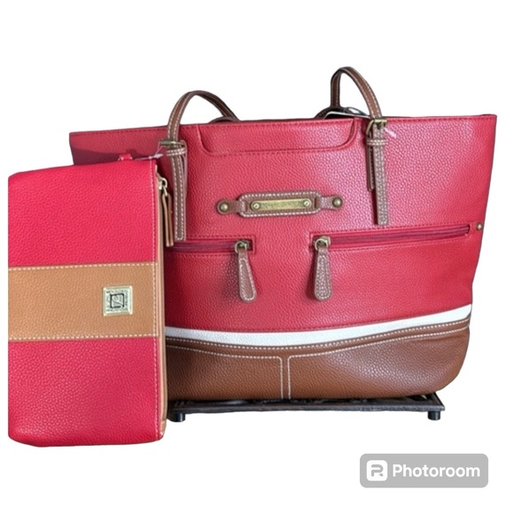 Stone Mountain Accessories Handbags - NWT Stone Mountain Red Leather Tote with Matching Wristlet-Style Wallet